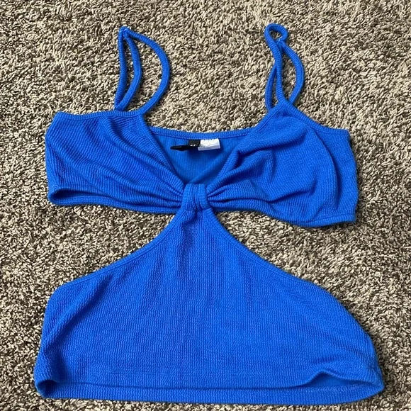 Two H&M body wrap tops - Picture 3 of 9